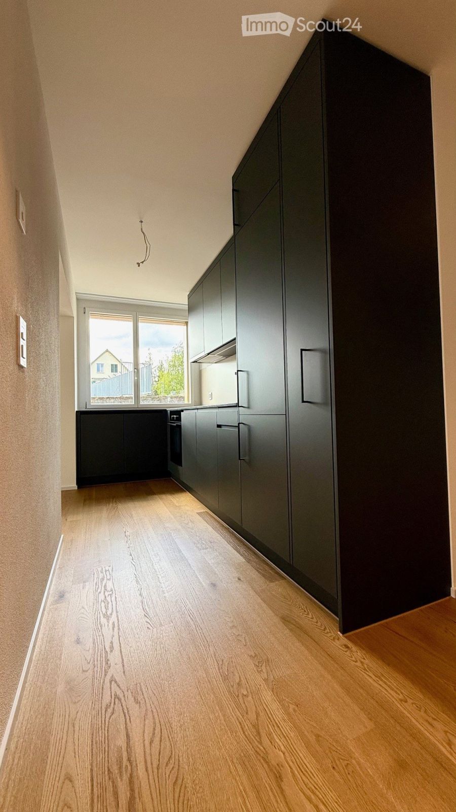 Moderne grosszügige 3.5-Zimmer-Neubauwohnung mit Balkon und Aussicht - Bild 3