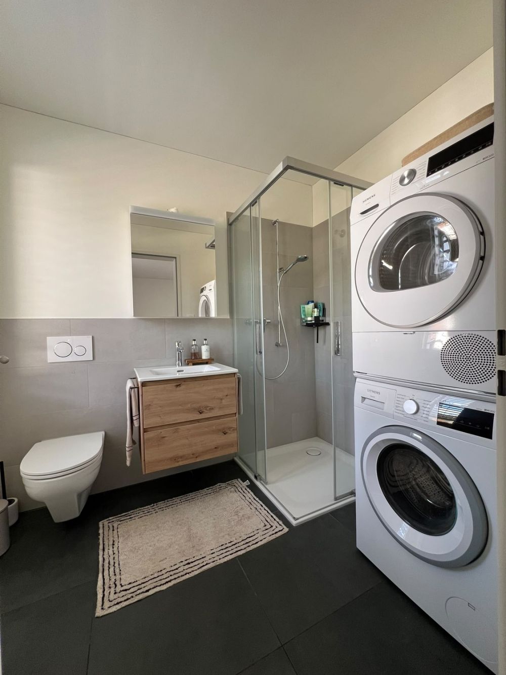 4.5-Zimmer-Wohnung mit grossem Balkon, 2 Einstellplätzen und Lift in Rottenschwil - Bad1