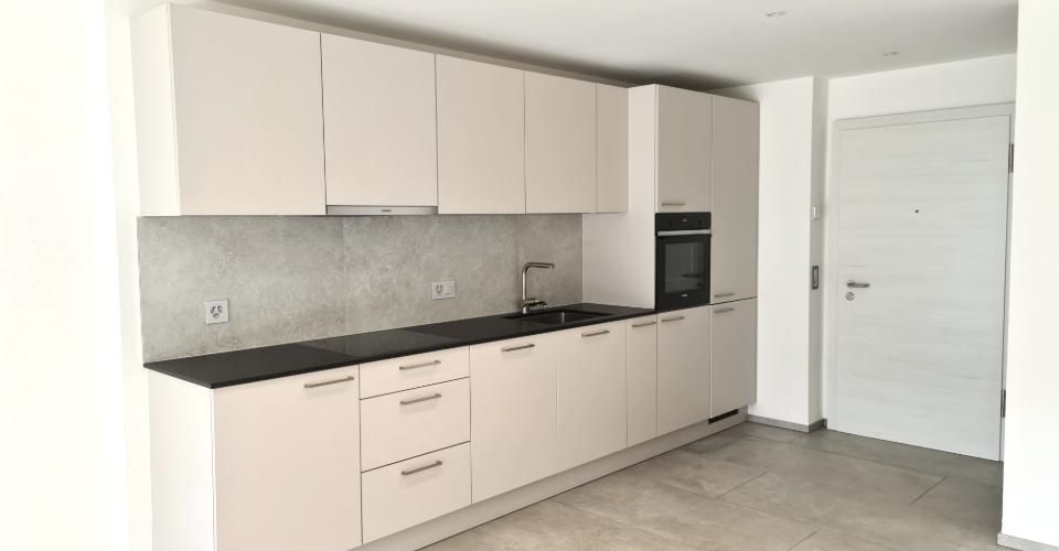 A louer magnifique appartement de 2.5 pièces avec une terrasse couverte de 19,70 m² dans un immeuble résidentiel haut standing comme neuf avec place de parc dans le garage - Appartement 2.5 pièces - image - 2
