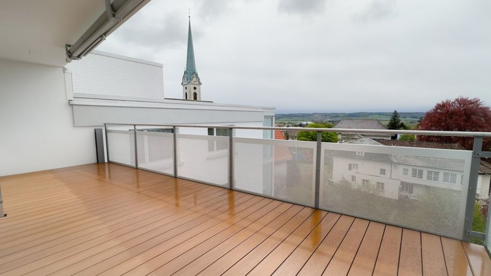 Totalsanierte 4 Zimmerwohnung mit grossem Balkon - Balkon