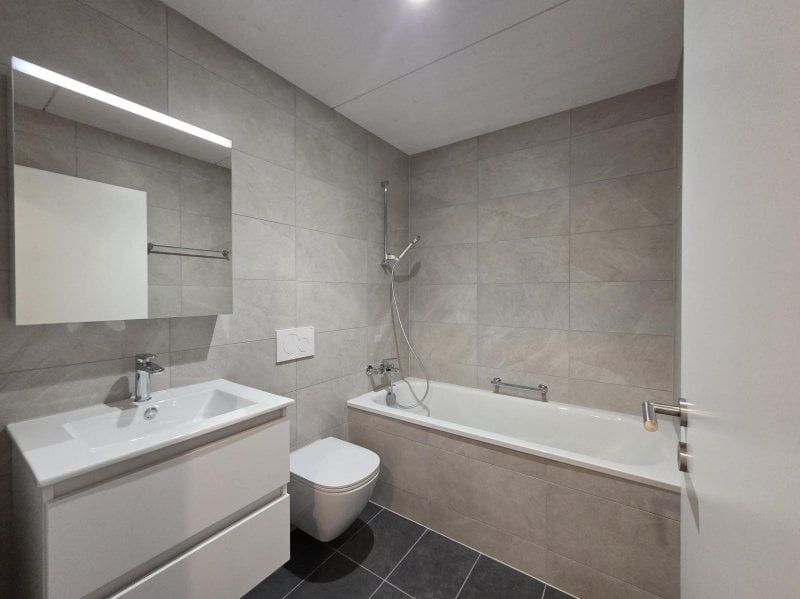 07754 - Appartement 2.5 pièces - Ch. du Verger 4 - Collombey - Salle de bain avec baignoire