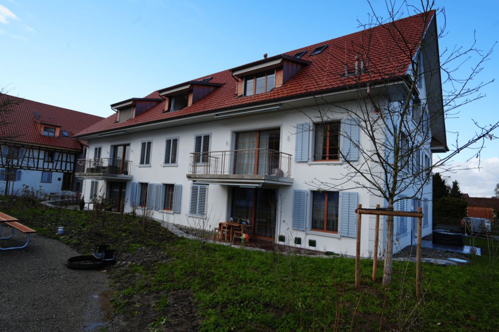 Neue 3.5-Zimmerwohnung: ländlich mit Stadtanschluss leben - Aussenansicht