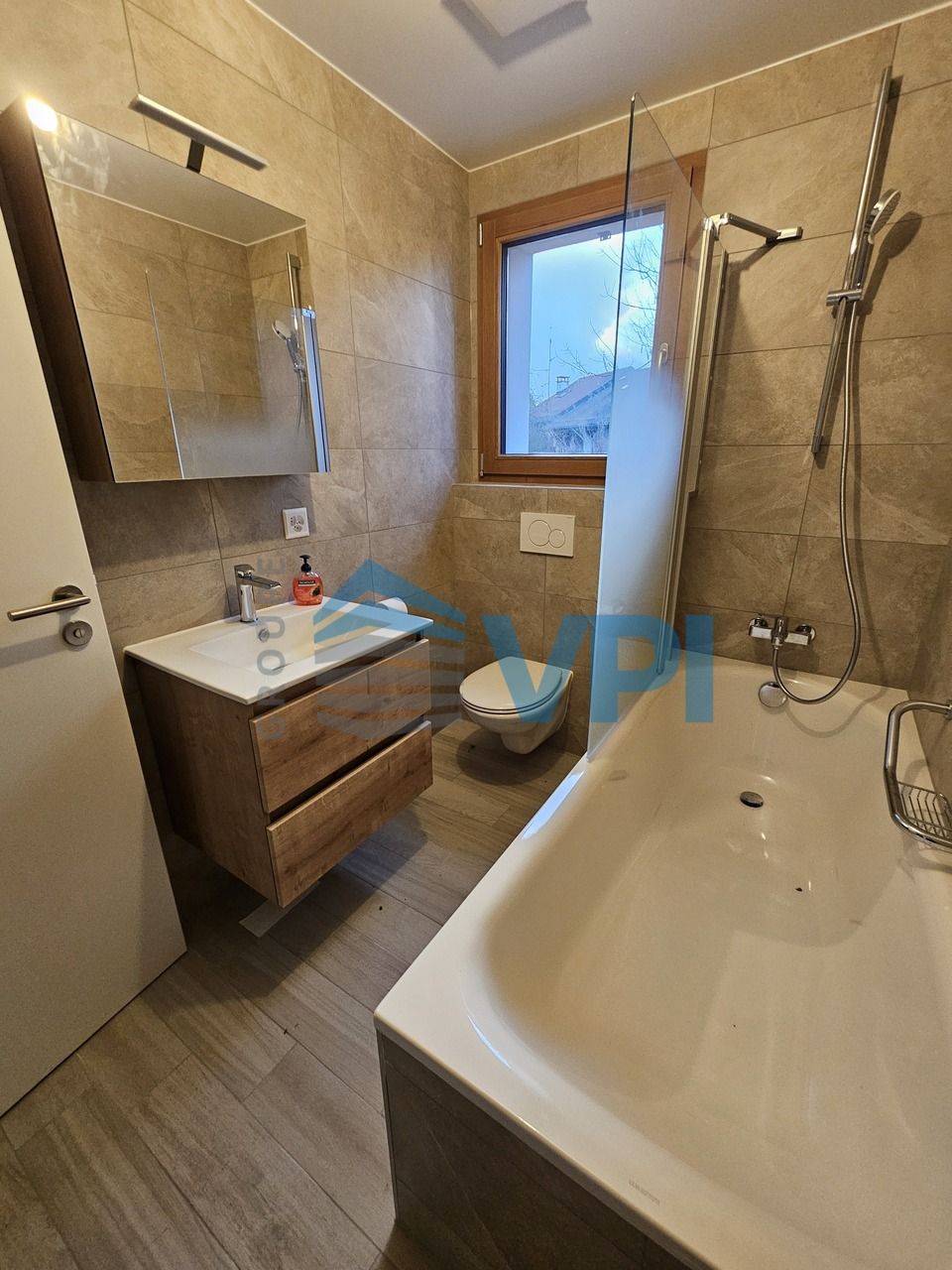 Superbe villa mitoyenne 6 pièces avec terrasse et jardin privatifs à B - Bild 13