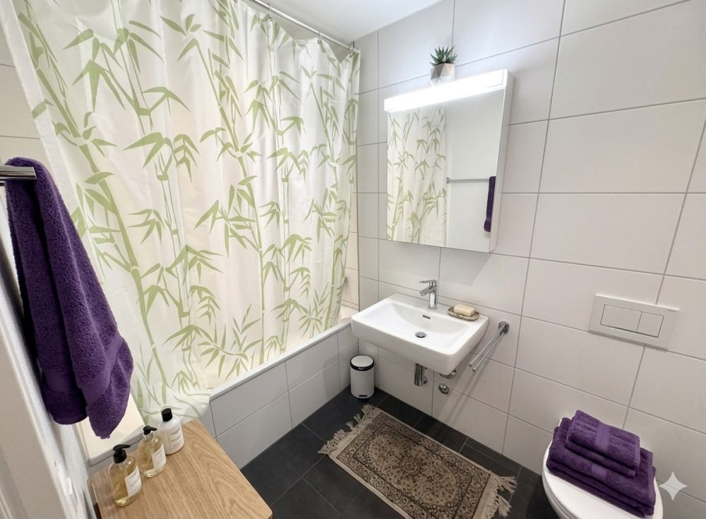 Zimmer mit Badezimmer im Neubau - Bild 3
