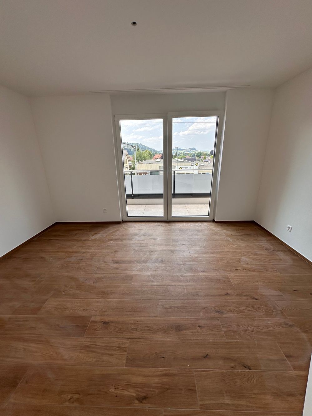 Moderne 4.5-Zimmer-Dachwohnung für Erstbezug in Huttwil bereit - Bild 4