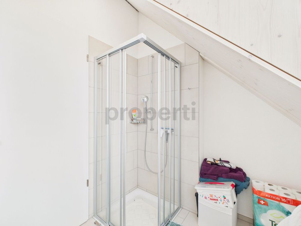 Moderne 5.5-Zimmer Maisonette-Wohnung mit Balkon in Muri - Image 11