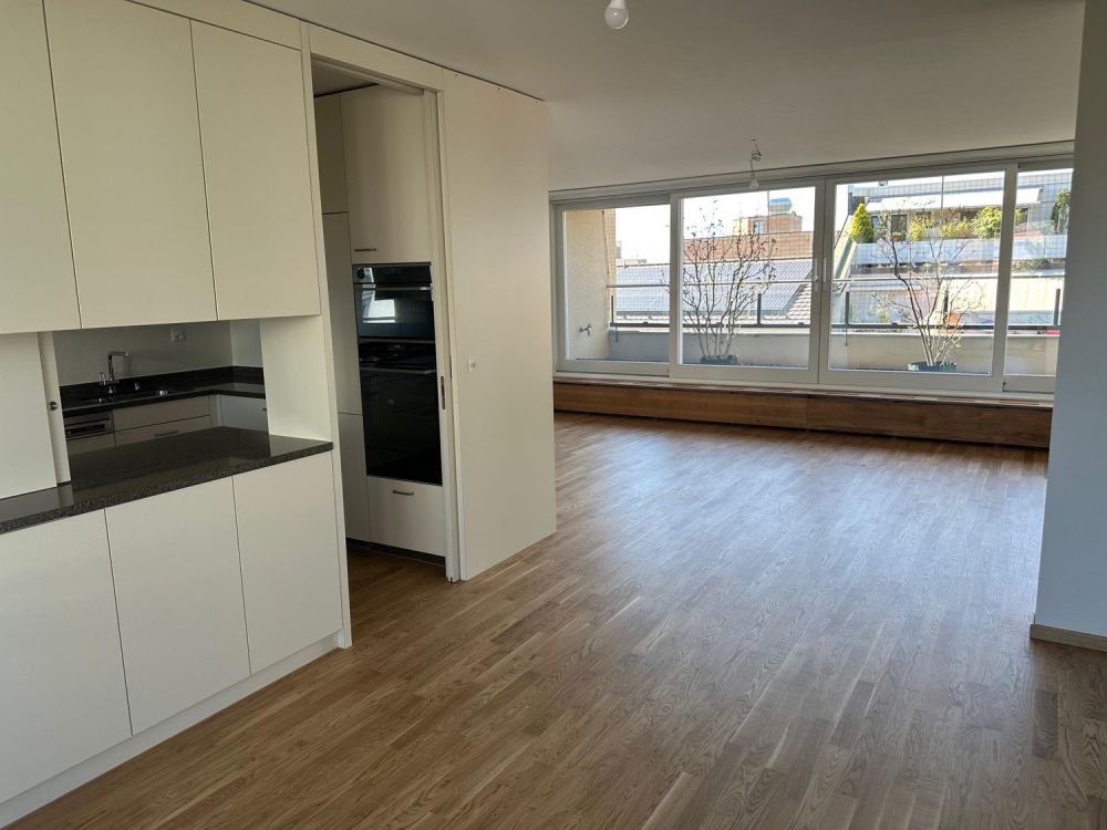 Erstvermietung: Frisch renovierte 6.5-Zimmer-Maisonettewohnung mit zwei Terrassen - Bild 2