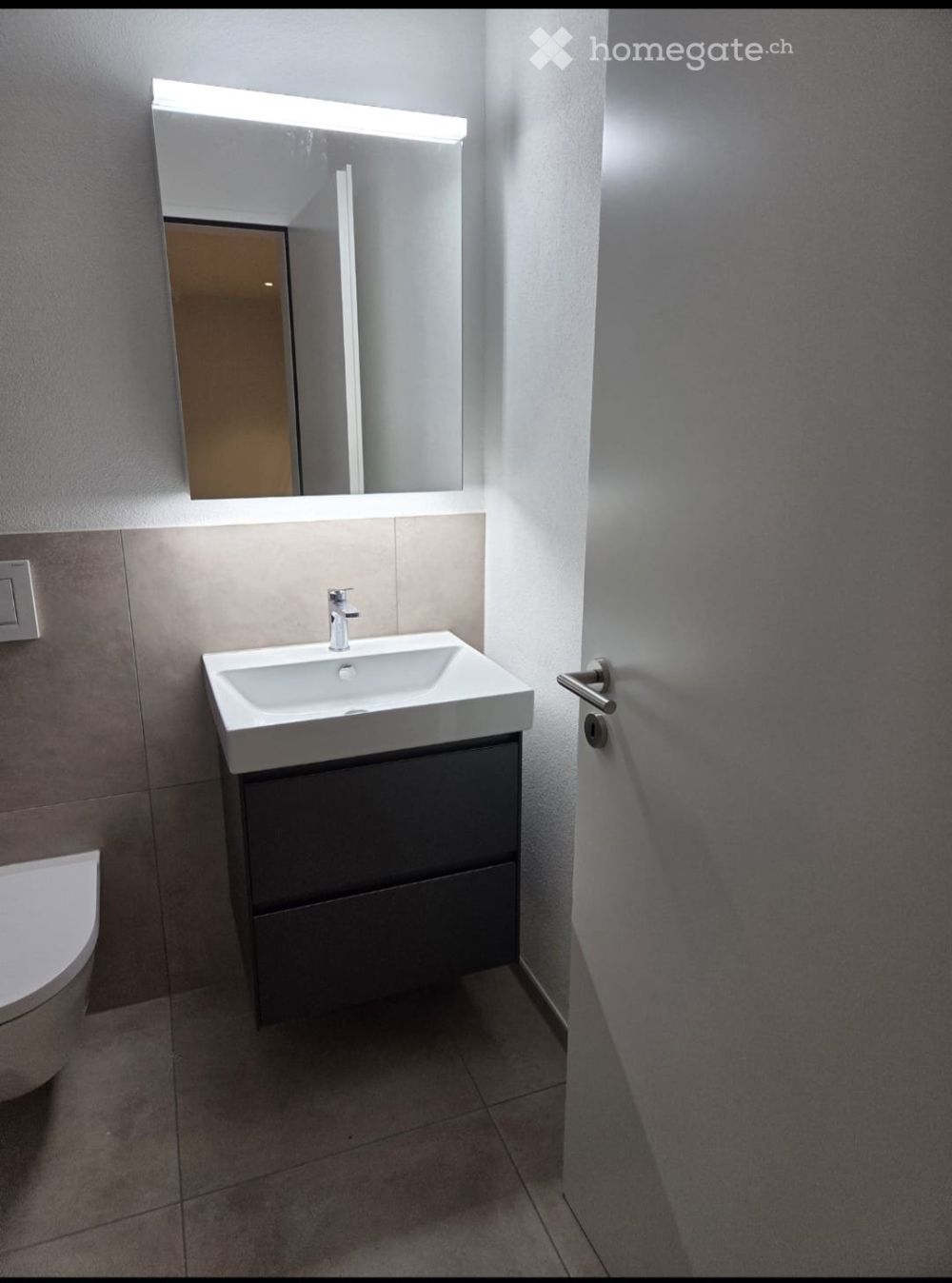 Moderne 2.5-Zimmer-Wohnung mit Balkon in Rafz - Bild 2