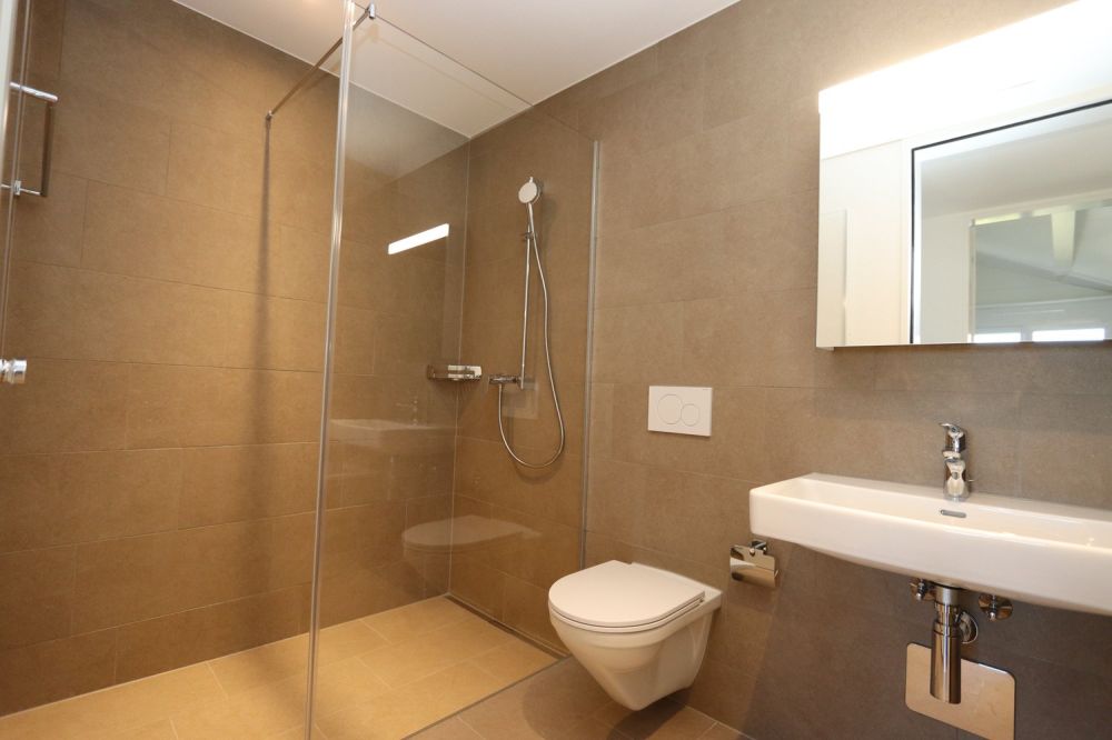 Helle 3.5-Zimmer-Dachgeschosswohnung (94 m²) - Badezimmer