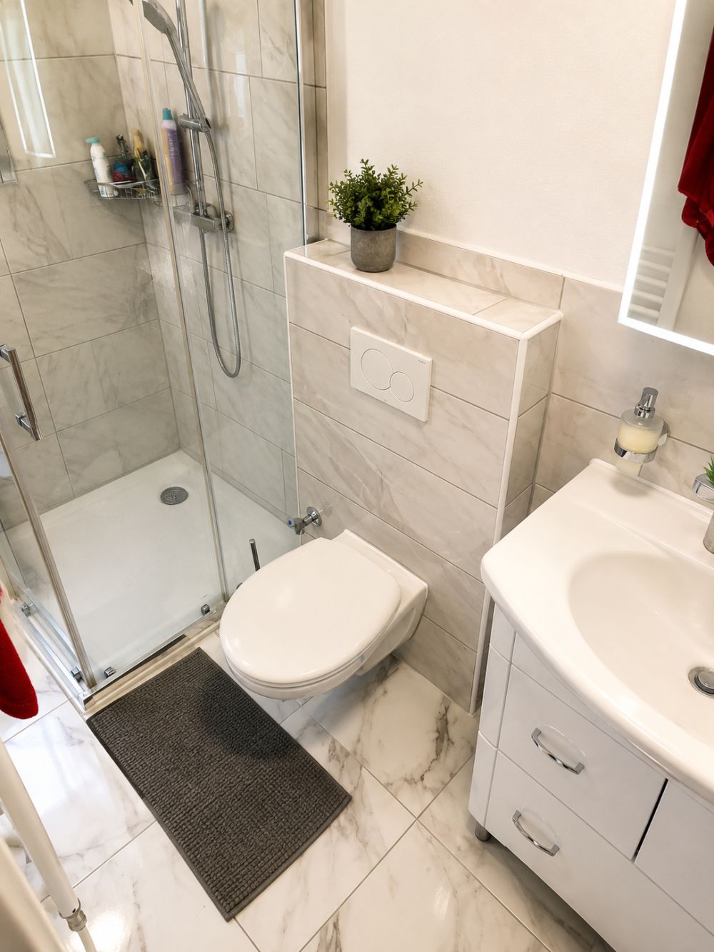 Helle 2.5 Zimmer-Wohnung mit Balkon in Studen - Bild 4