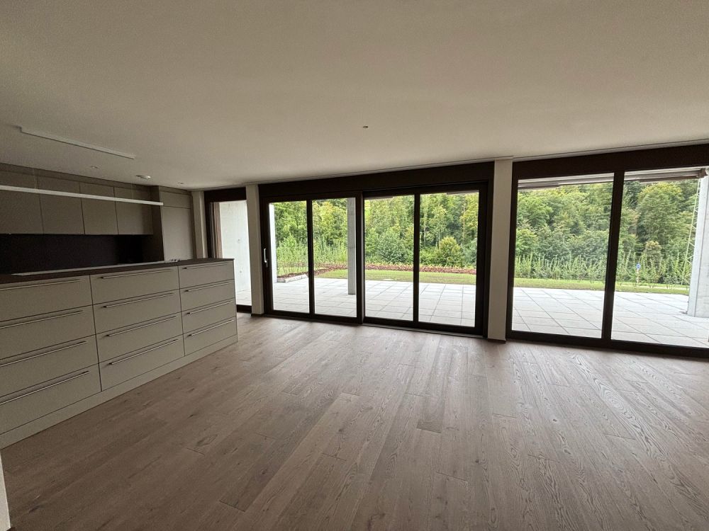 Grosszügige, neuwertige 3.5 Zimmer-Wohnung mit Garten - Bild 4