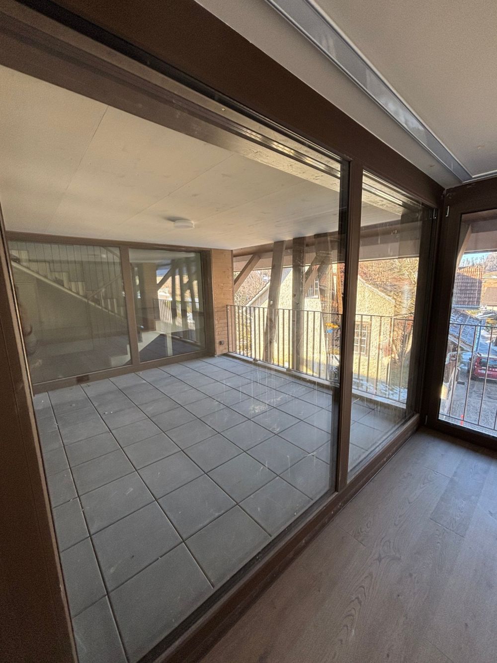 Moderne Neubau 4.5-Zimmer-Maisonette-Wohnung in naturnaher Lage - Bild 4