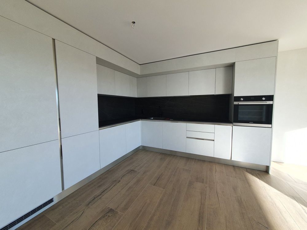 Appartement moderne de 3 pièces avec grand balcon et vue sur le lac. - Bild 1