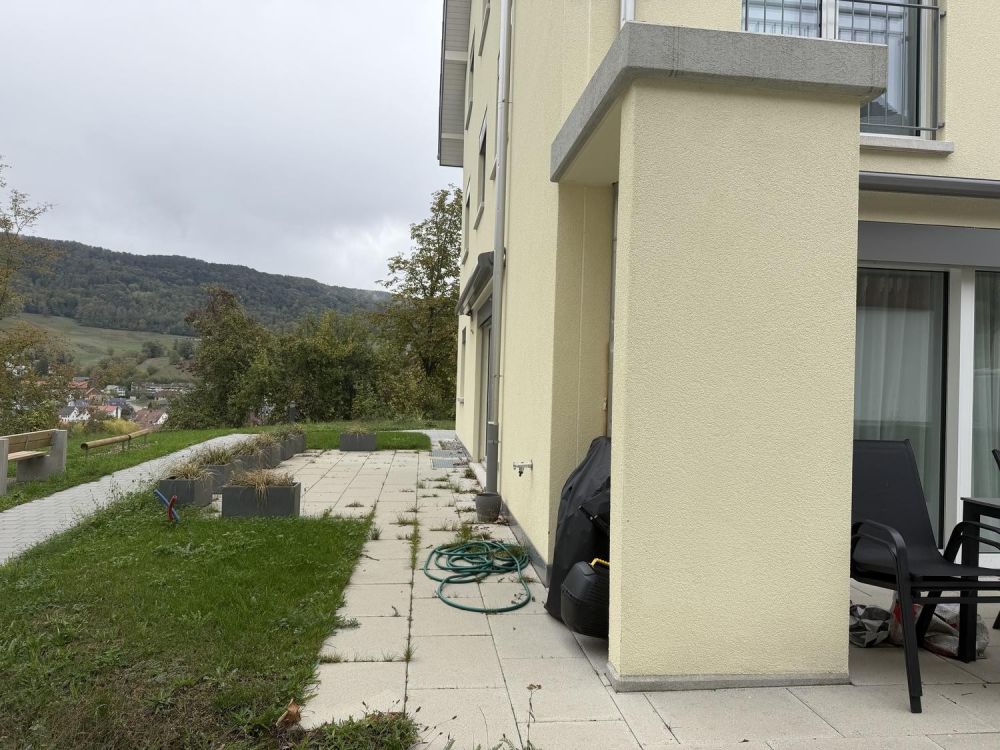 Moderne 3.5-Zimmerwohnung mit wunderschönem Garten und Aussicht - Bild 3