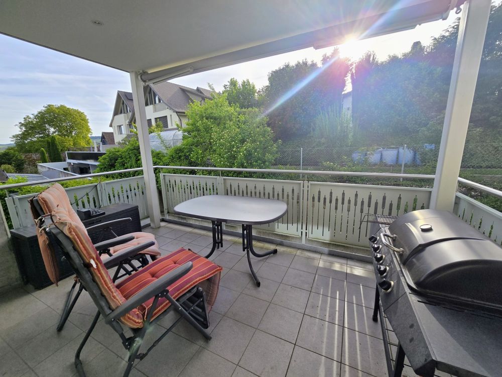 Helle naturnahe 4.5-Zimmer-Wohnung mit Balkon und herrlicher Aussicht in Neerach - Bild 5
