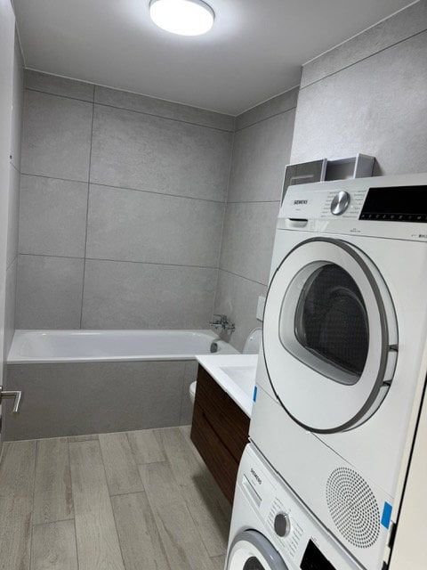 Erstvermietung moderne 3.5-Zimmer-Parterre-Wohnung - WC/Bad mit Waschturm