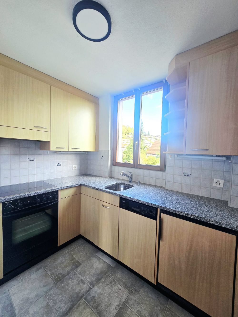 ERSTVERMIETUNG - Gemütliche 3-Zimmerwohnung im 1. Obergeschoss - Bild 2