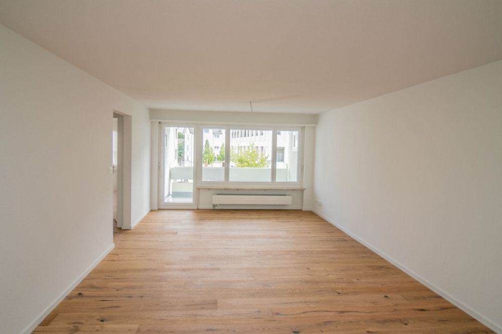 Erstbezug nach Sanierung: Familienwohnung im Zentrum von Oberuzwil - Wohnzimmer