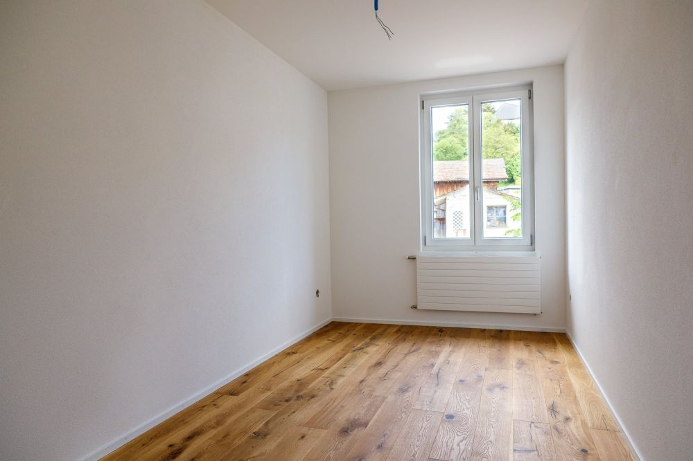 Erstvermietung nach Totalsanierung – Helle 4-Zimmer-Wohnung im Obergeschoss - Bild 3