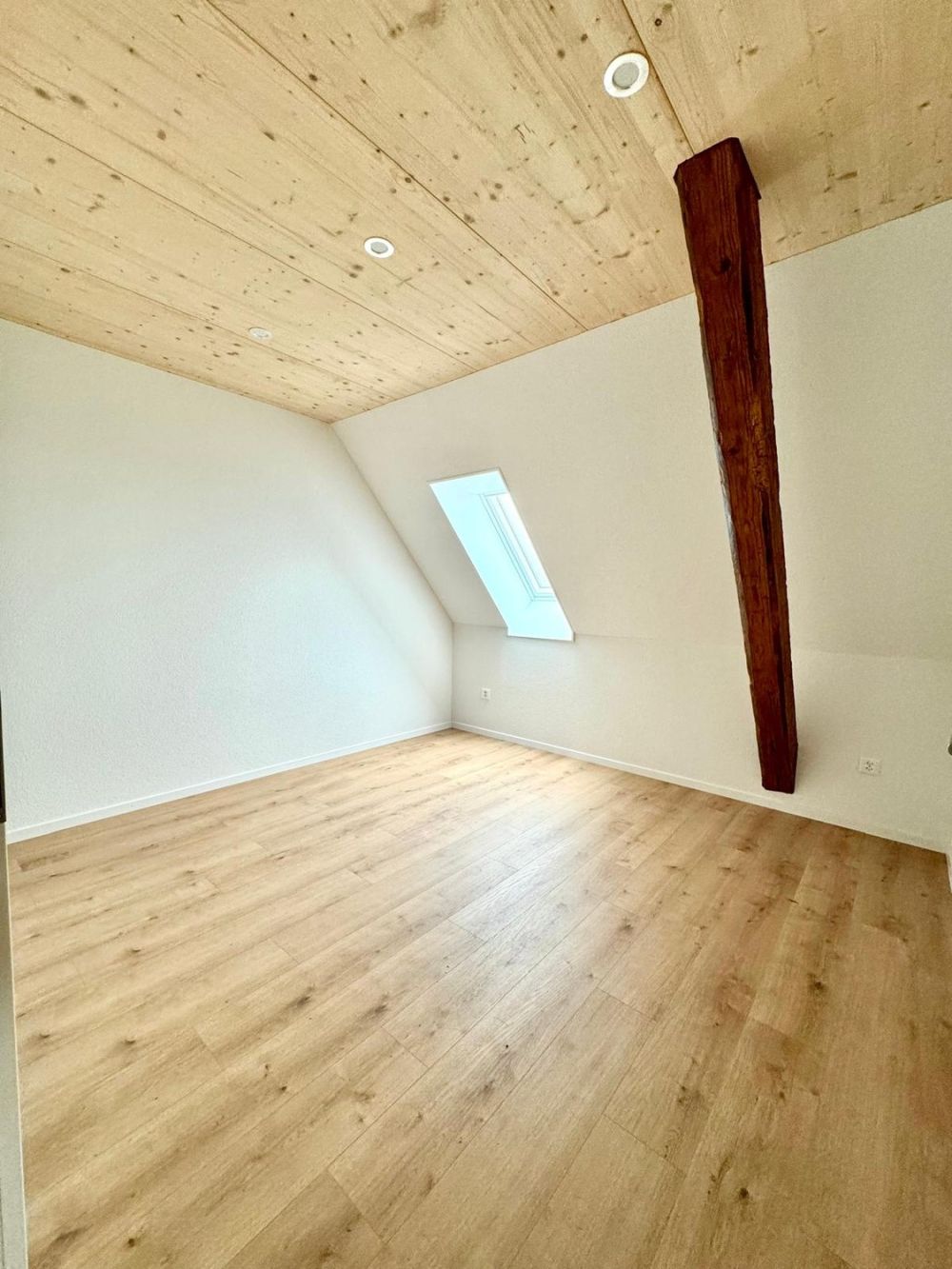 Neue 5.5-Zimmer-Dachwohnung in Rütschelen – ruhig, modern und mit viel Charme - Bild 7