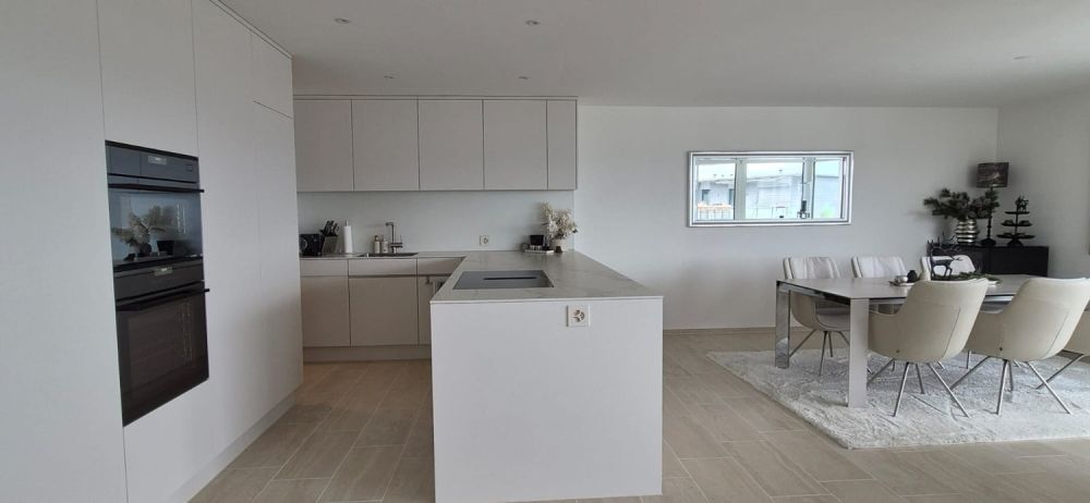 Exklusive 3.5-Zimmer-Wohnung mit atemberaubender Seesicht - Bild 4