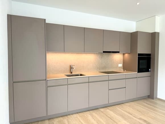 Erstvermietung: Moderne 2.5-Zimmer-Neubau-Wohnung mit Terrasse und schöner Aussicht in Trimbach - Bild 2