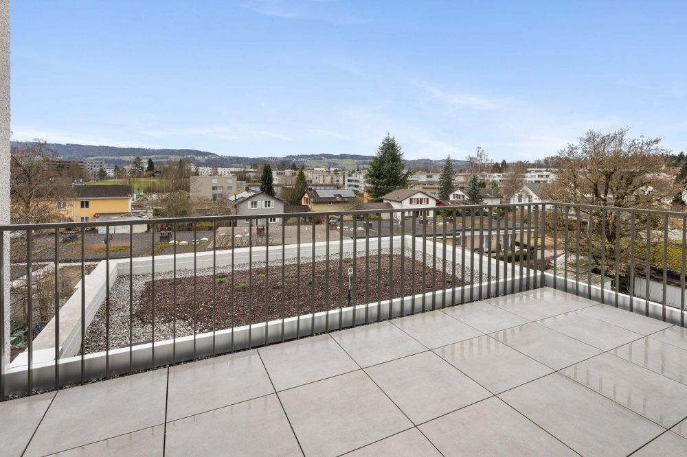 Neuwertige 2-Zimmer-Attika-Wohnung mit grosser Dachterrasse & Weitsicht in Uster - Bild 9