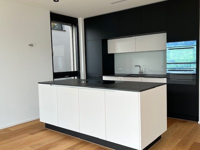 Exklusive 3.5 Zimmer Whg mit atemberaubender Sicht - 3_Küche