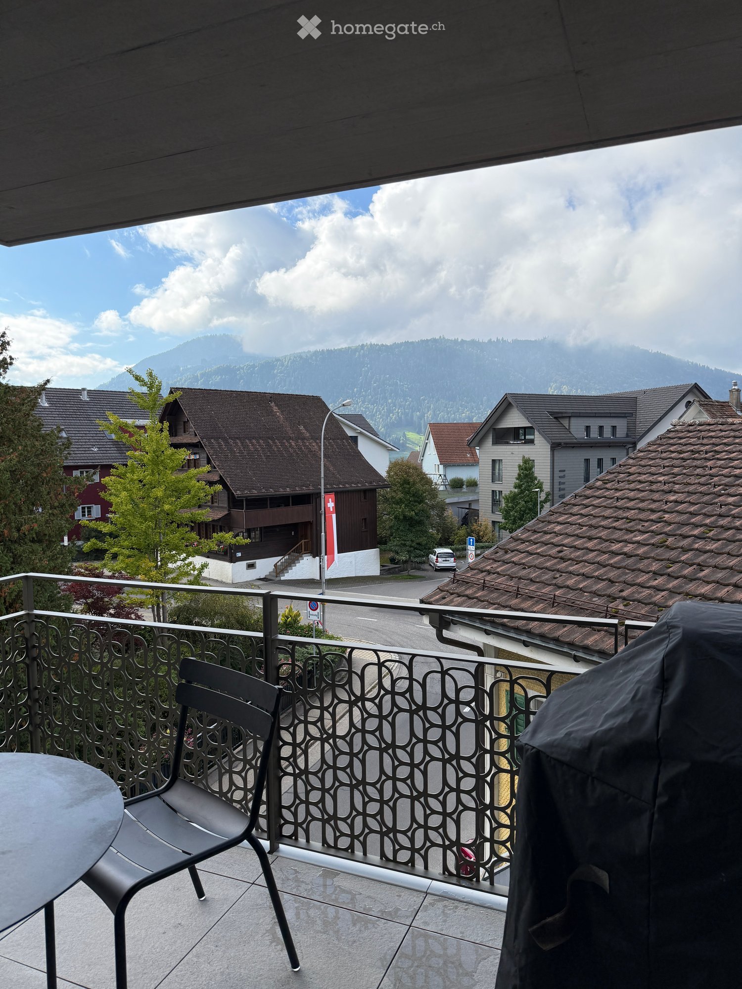 Moderne 2.5-Zimmer-Neubau-Wohnung mit Bergblick in Oberägeri - Bild 4