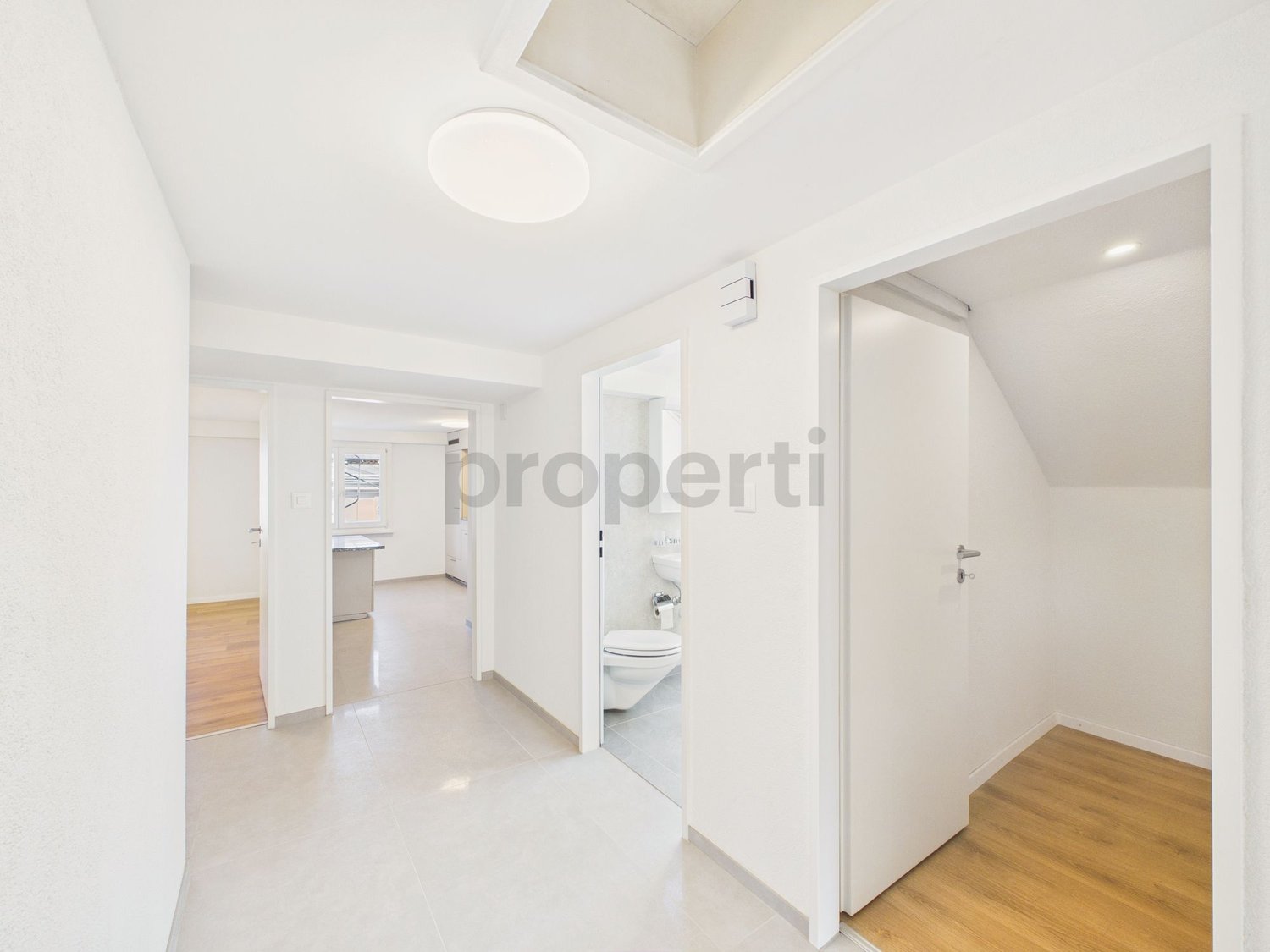 Moderne 3.5-Zimmer Dachwohnung mit Balkon in Niederurnen - Image 6