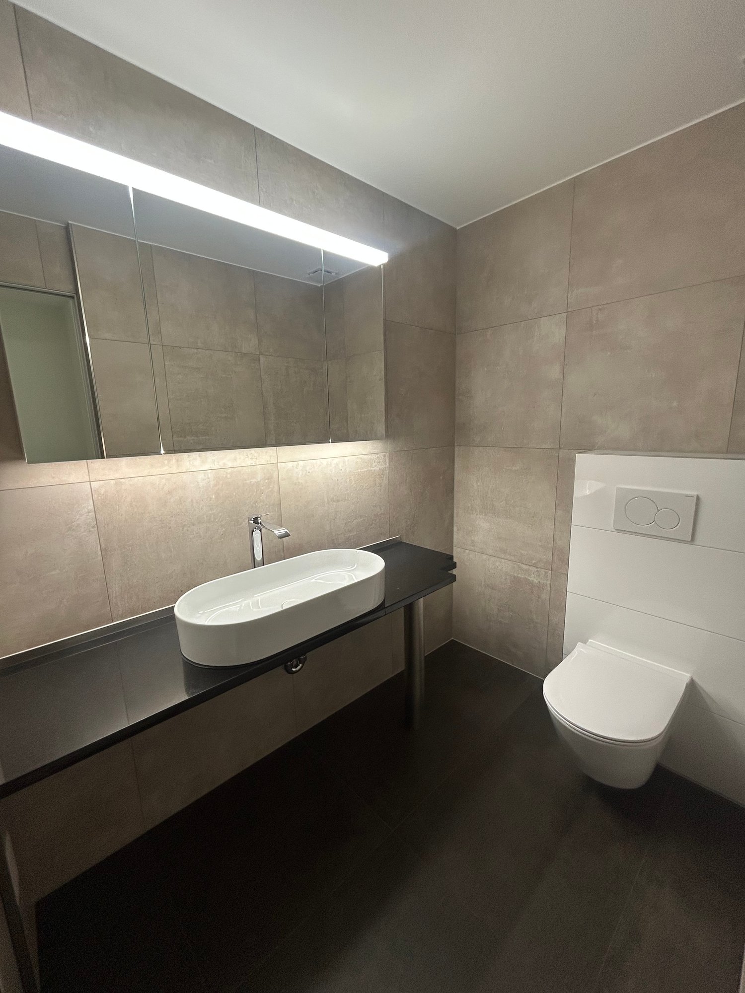 frisch sanierte 4.5-Zimmer-Wohnung mit Balkon im Herzen von Belp - Bild 5