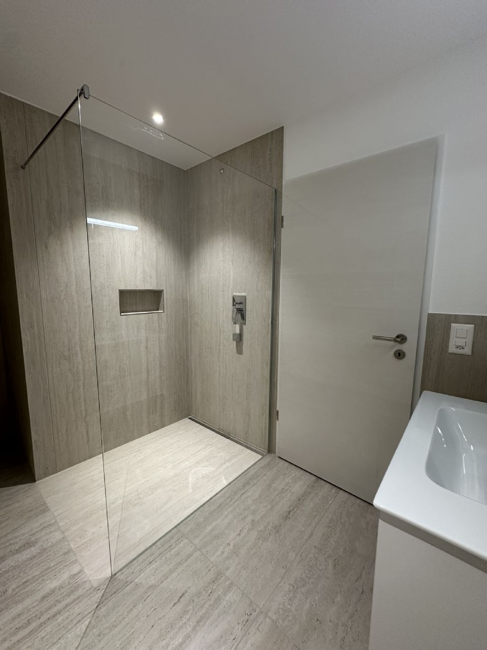 Luxus neu definiert – Attikawohnung mit Grosszügigkeit und Weitblick! - Bild 13