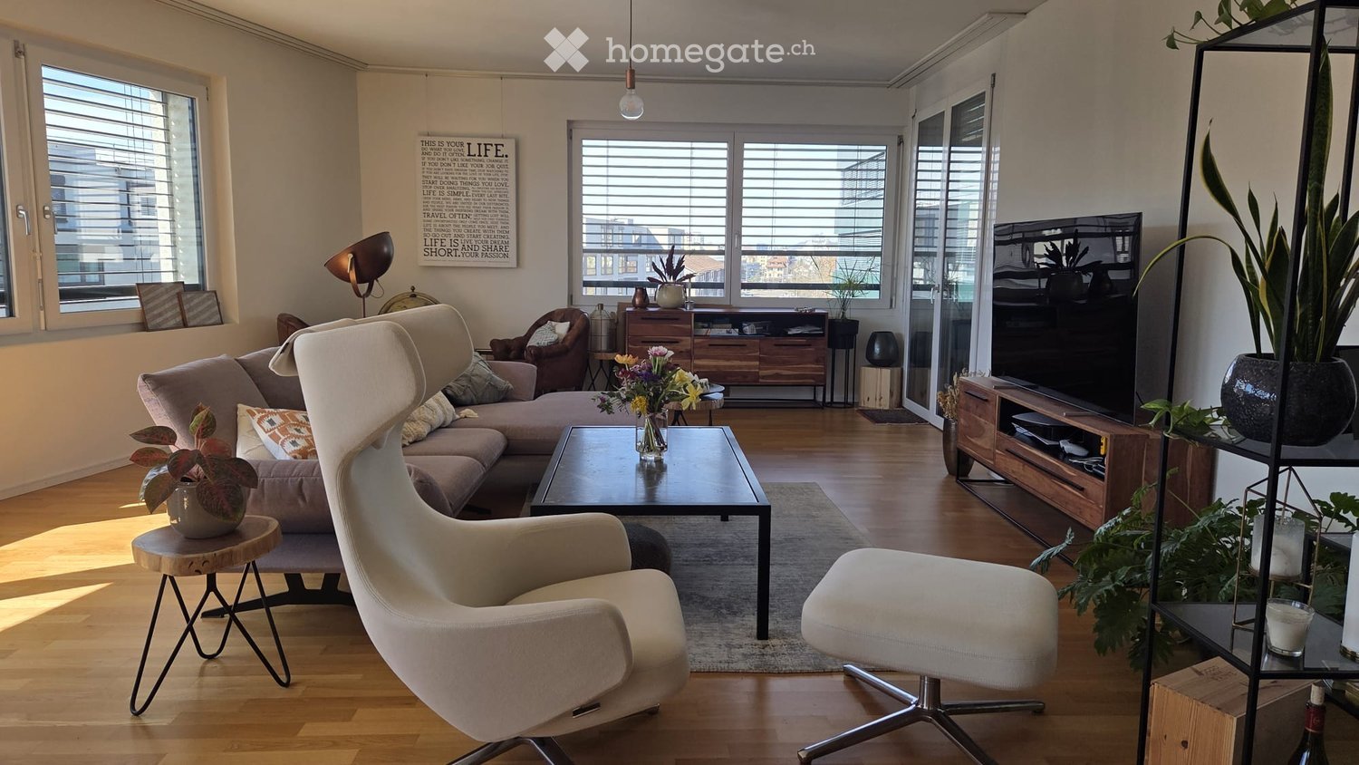 Moderne 2.5-Zimmer-Loft-Wohnung mit Balkon und Parkplatz in Zürich Altstetten - Bild 3