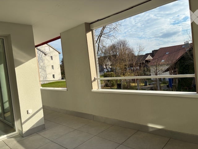 Moderne 4.5-Zimmer-Neubau-Wohnung mit Balkon in Naenikon - Bild 2