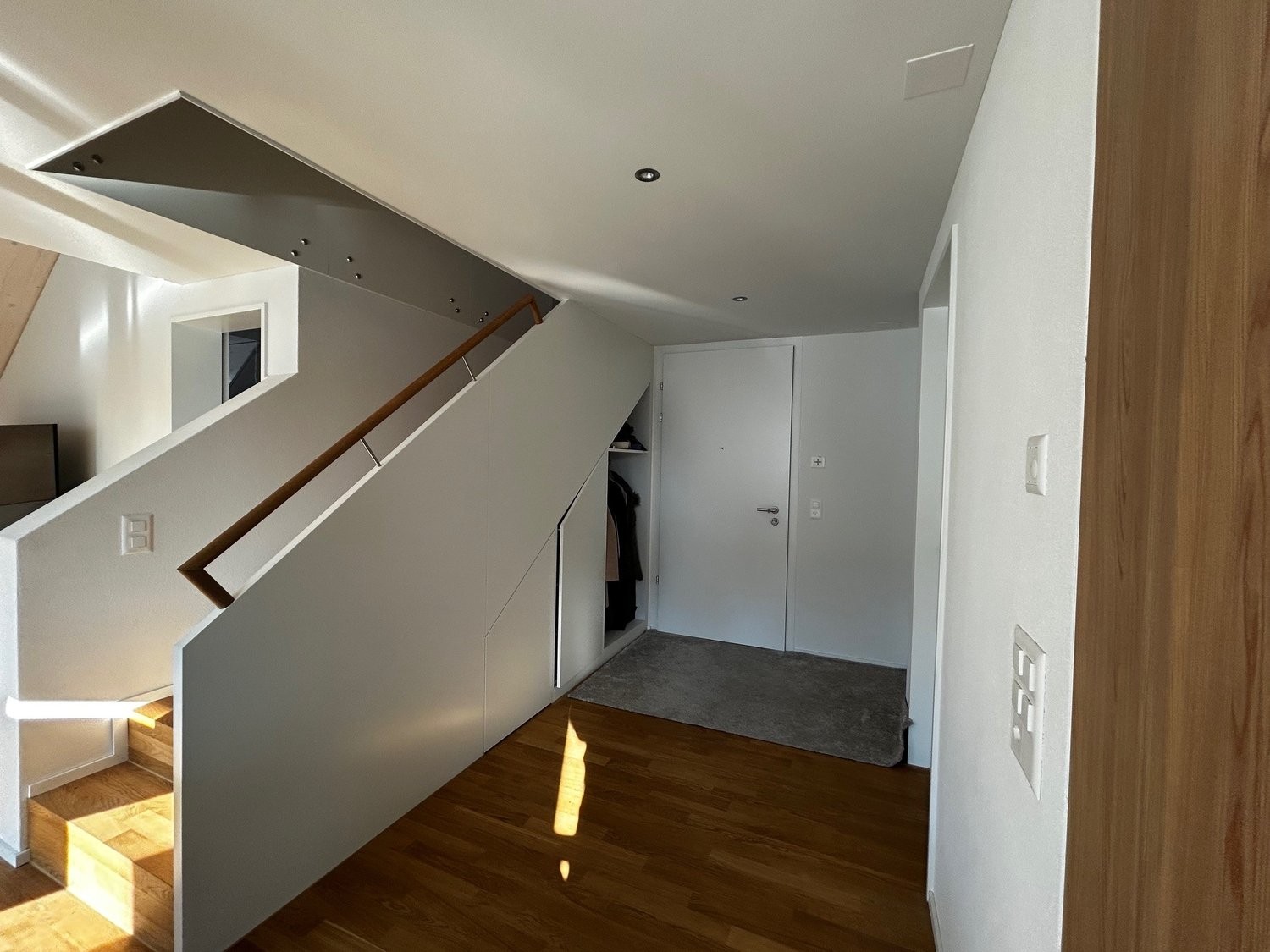 3-Maisonettezimmerwohnung direkt am Bahnhof Rüti - Korridor