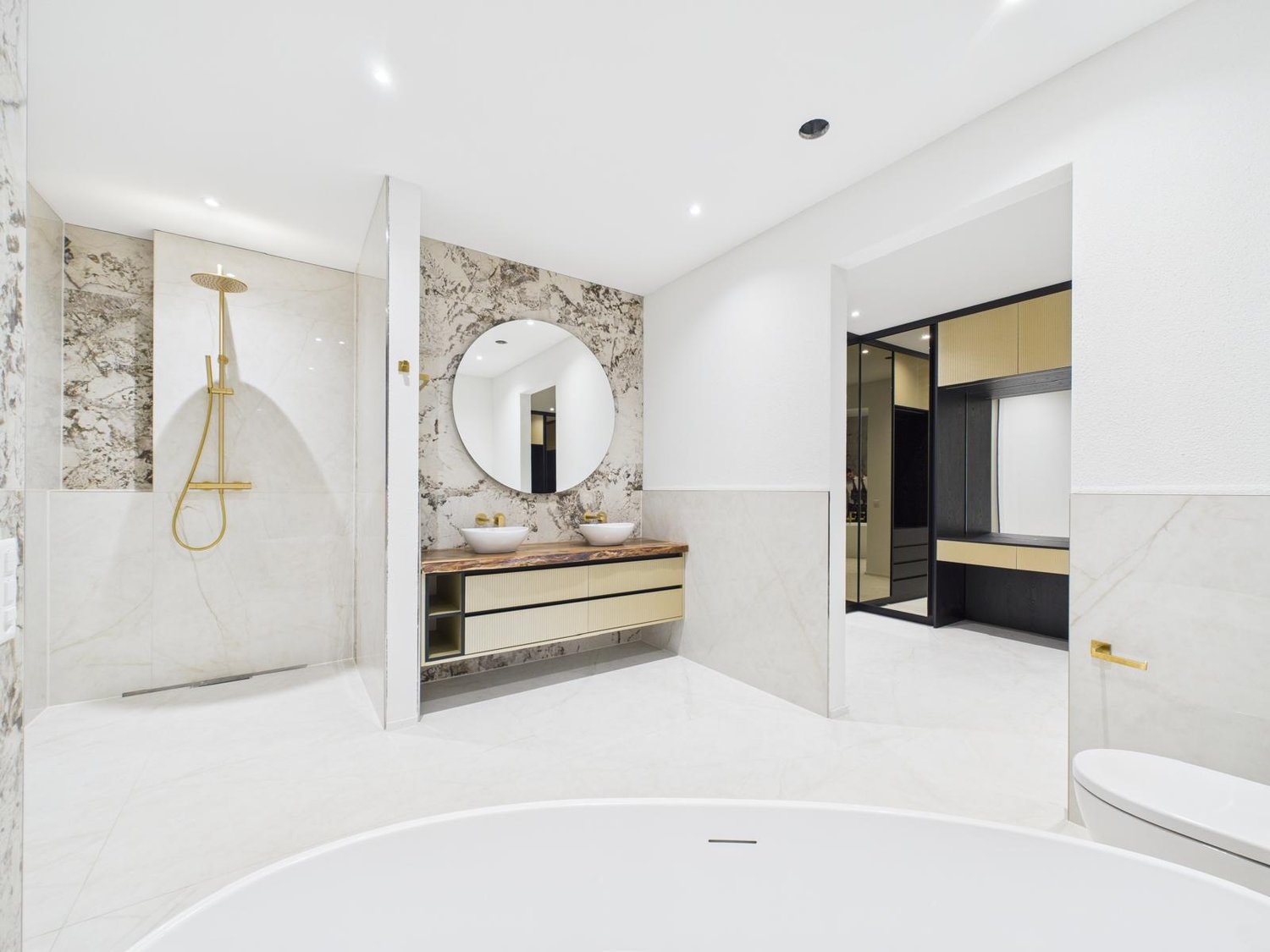 Exklusiver Neubau 2025 – 4.5-Zi. Terrassenwohnung mit 130 m² Panorama - Bild 1