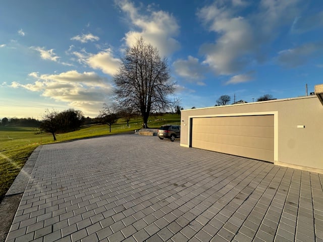 ERSTVERMIETUNG / 4 1/2- bis 5-Zimmer-Hausteil im Grünen mit Panoramablick - Bild 13