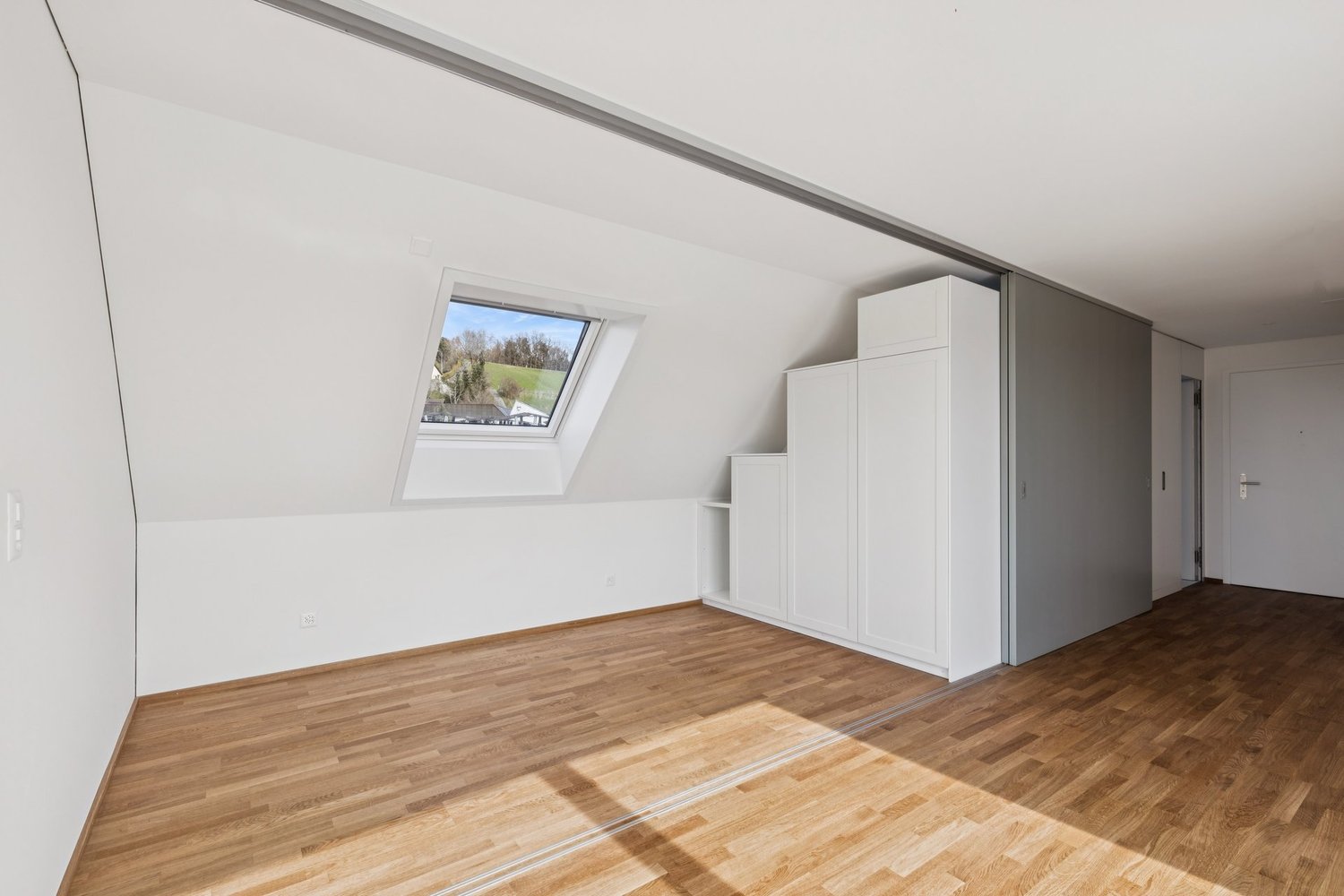 ERSTBEZUG: modern und mit spektakulärer Aussicht - Bild 4