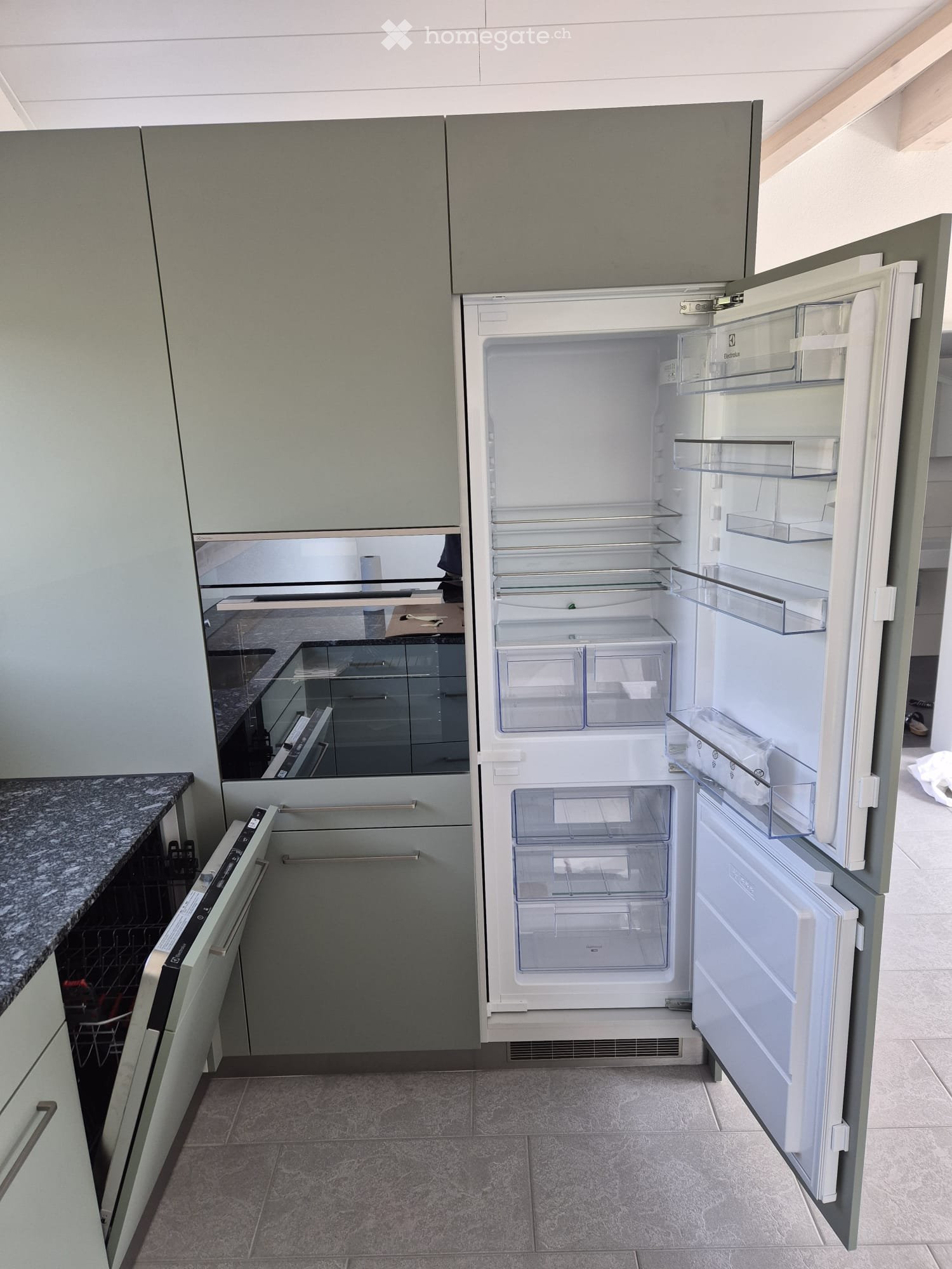 Grosszügige 2.5 Zimmer Dachwohnung mit Panoramablick ins Grüne in Densbüren - Bild 7