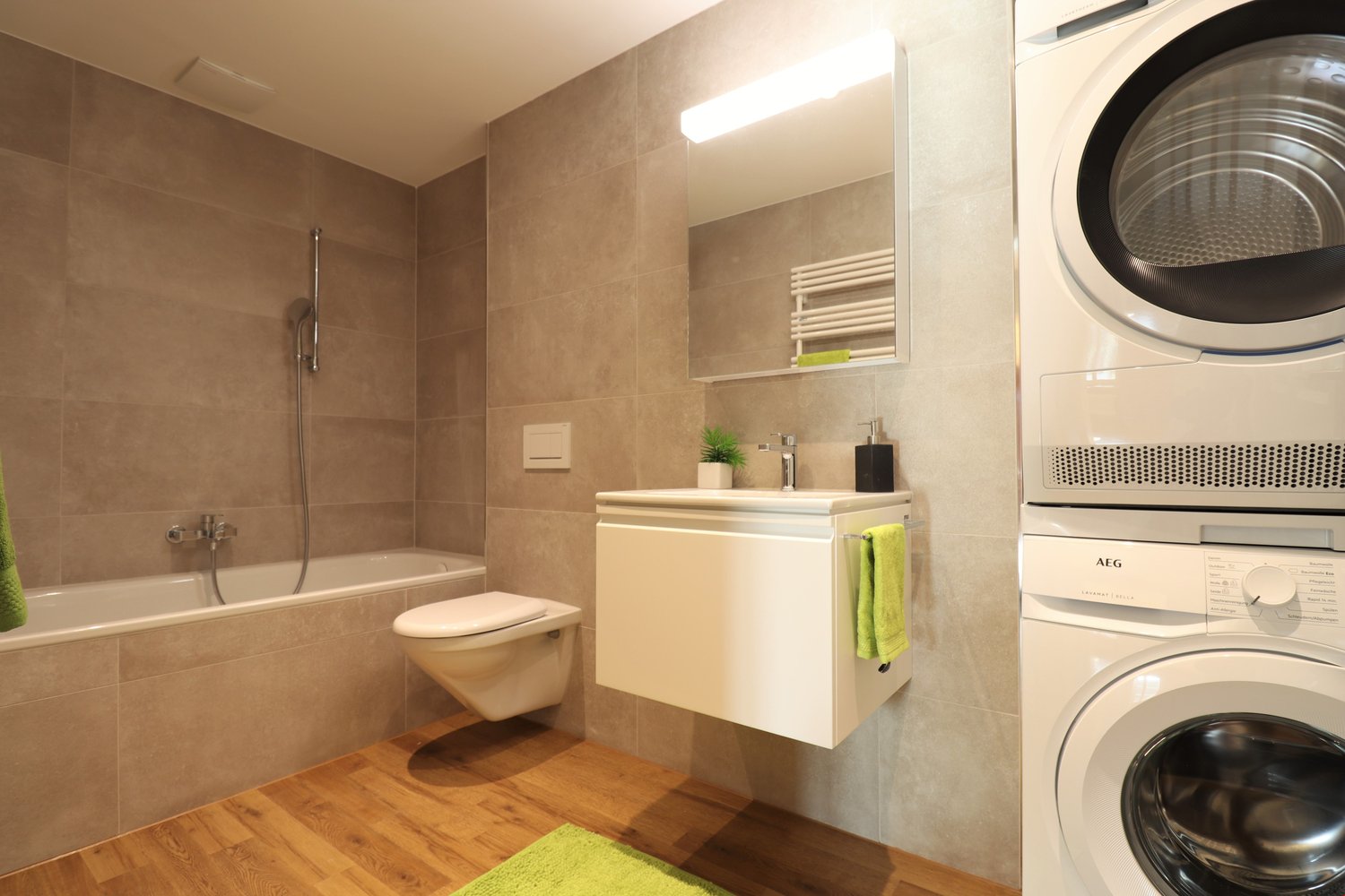 Neuwertige 7.5-Zi. Wohnung mit Blick ins Grüne - Bild 7