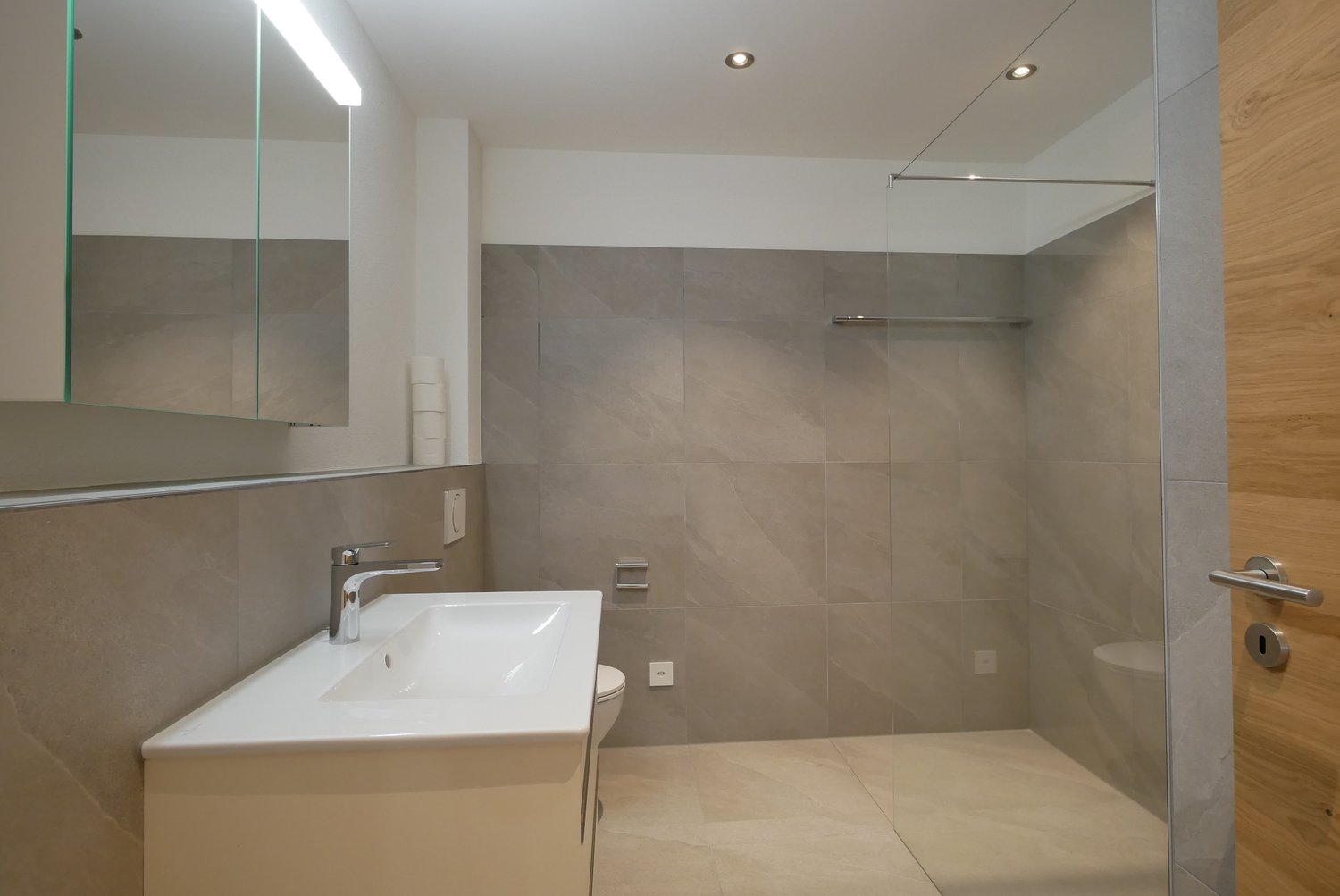 Neubau an zentraler Lage - Dusche / WC