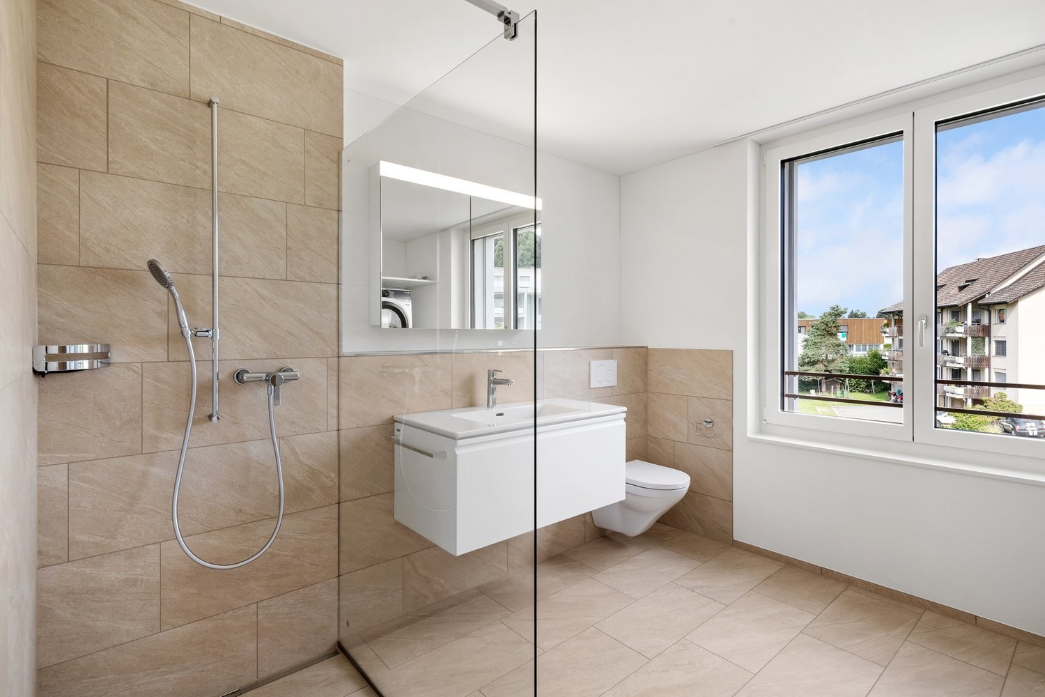 Hochmoderne 3.5-Zimmerwohnung mit Balkon - Badzimmer