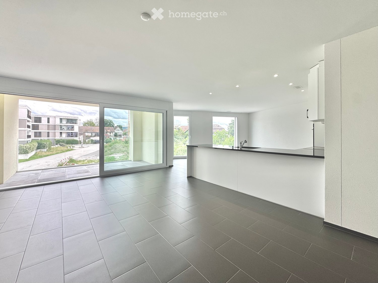 Exklusive 3.5-Zimmer-Wohnung mit hochwertigem Ausbau an zentraler Lage - Bild 3