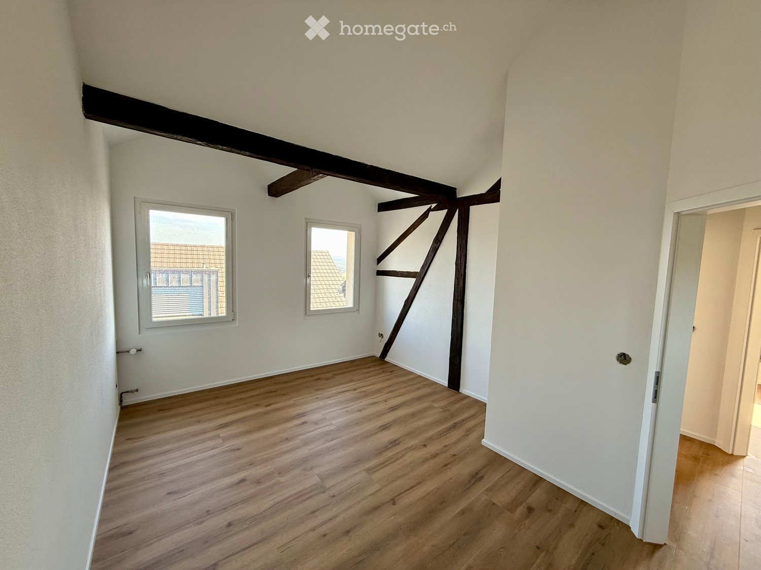 Kernsaniertes 5.5 Zimmer Haus mit 145 m² und Parkplätzen - Bild 8