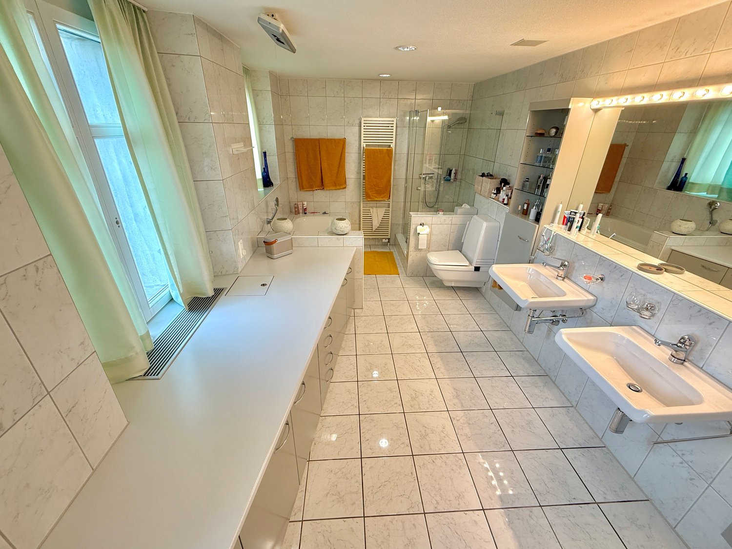 Wohnen wie im Einfamilienhaus auf zwei Ebenen und grosser Terrasse - Bild 8