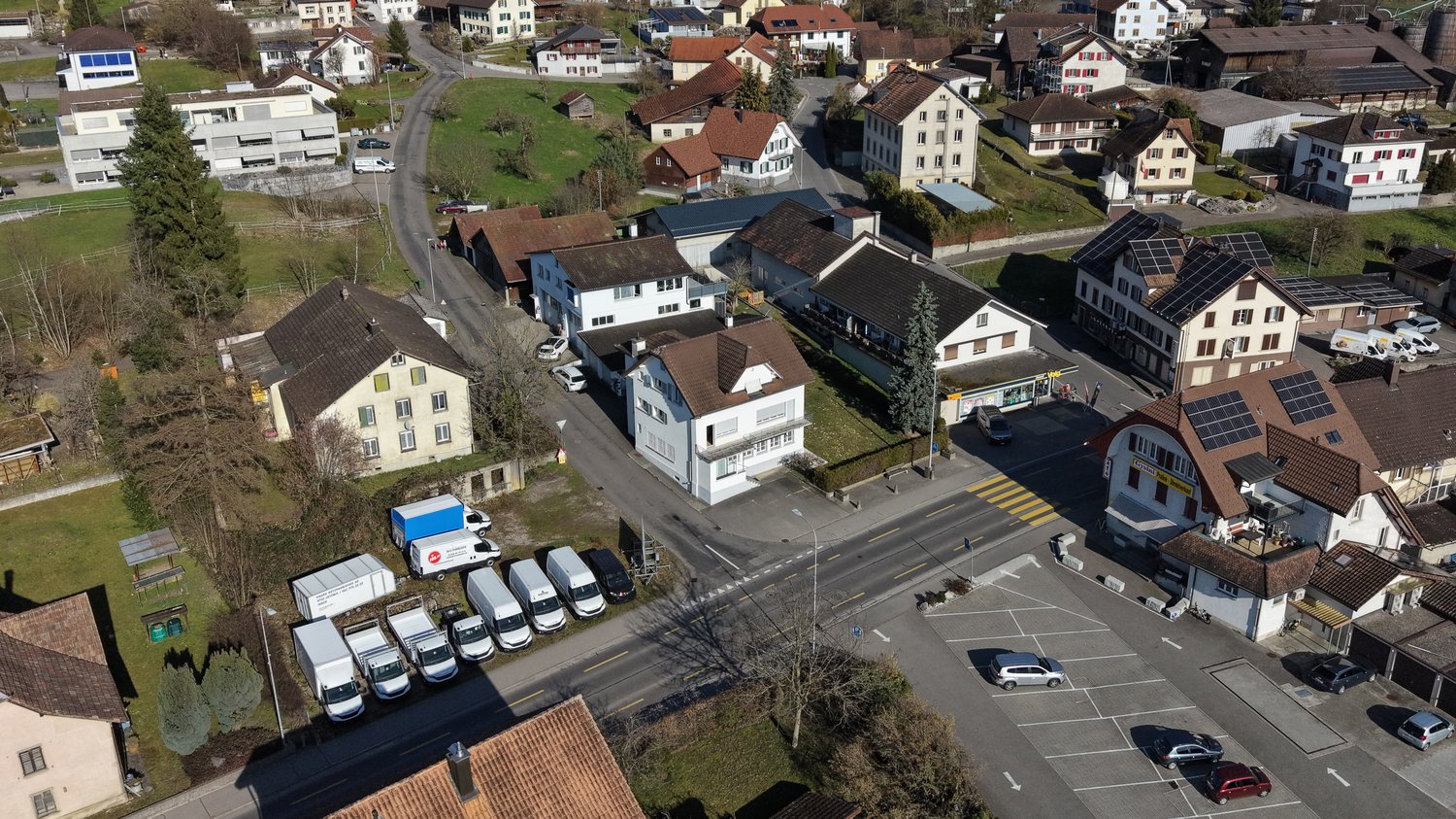 Stilvoll kernsanierte 3.5-Zimmer-Wohnung mit Gartenmitbenutzung - Bild 2