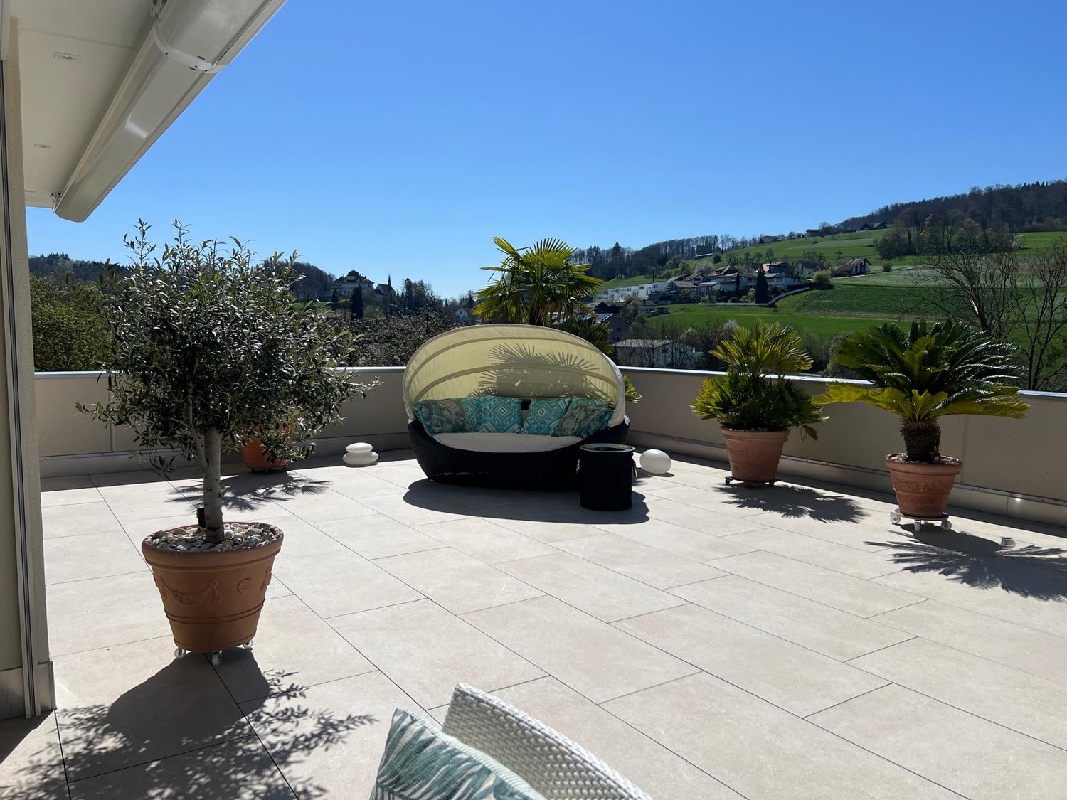 Hochmoderne, exklusive 4.5 Zimmer-Terrassenwohnung - Bild 3