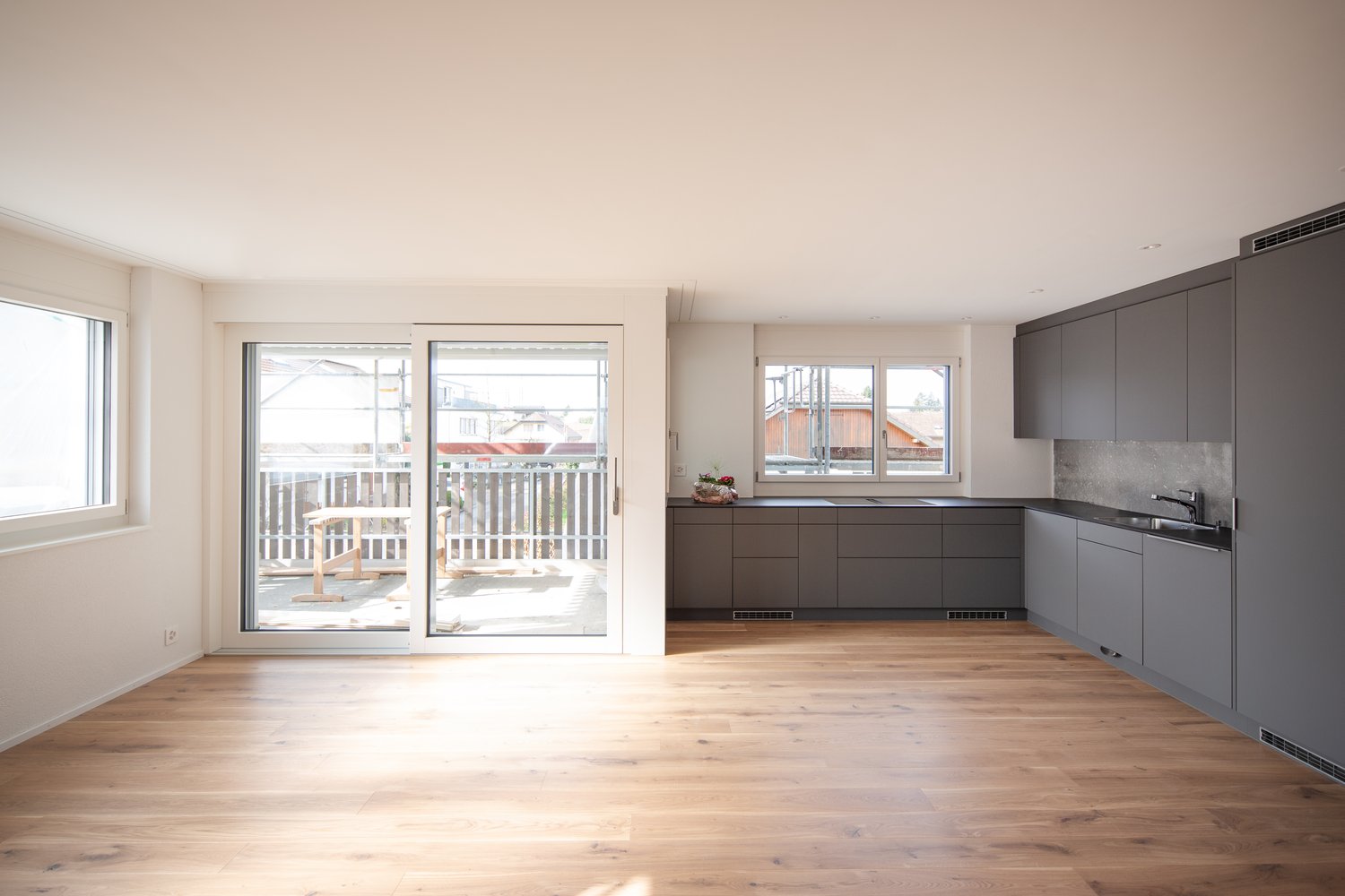 Exklusives Wohnerlebnis am Achenberg: Erstvermietung im Eigentumsstandard - Küche & Wohn-Essbereich 1