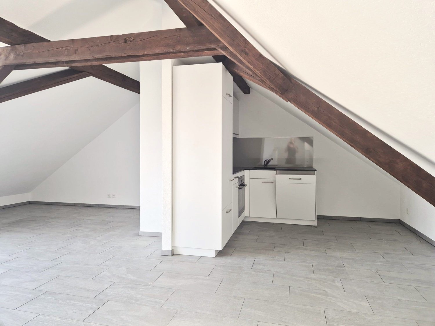 wunderschöne Dachwohnung mit Balkon - Küche