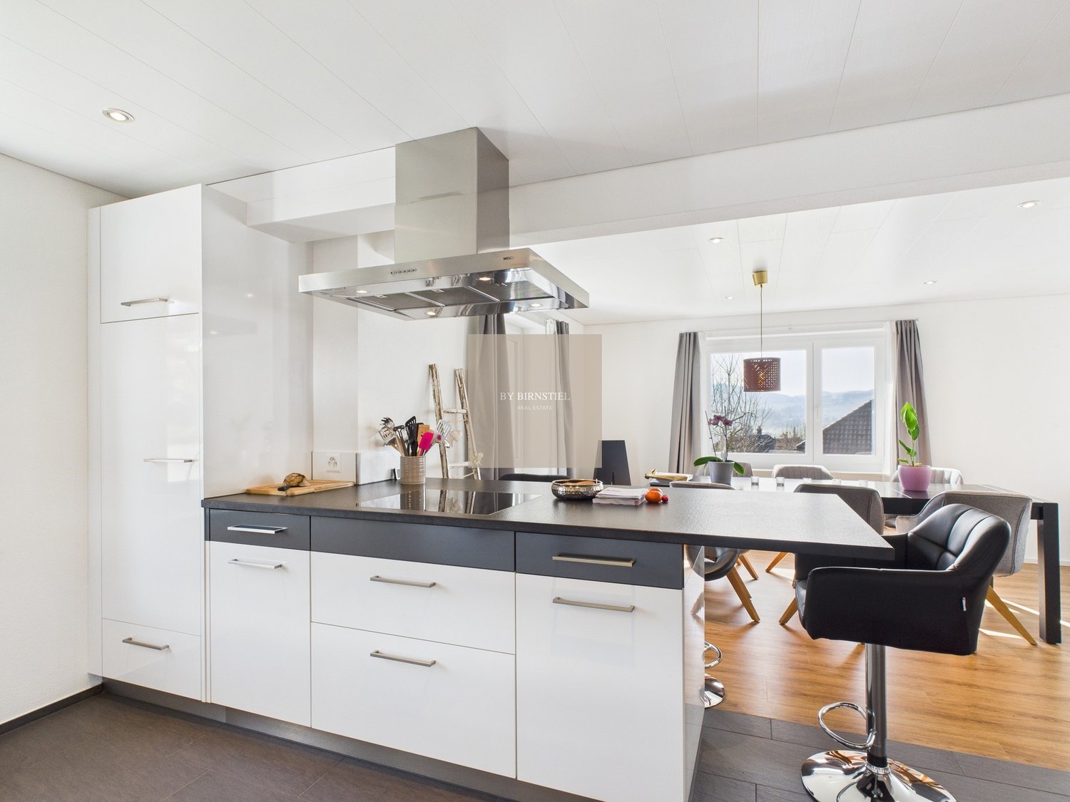 Zuhause ankommen – kernsaniertes 6-Zimmer-Haus mit Terrasse, Weitblick und Garten in Zetzwil - Bild 1